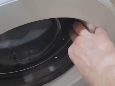 Как открыть люк стиральной машины?