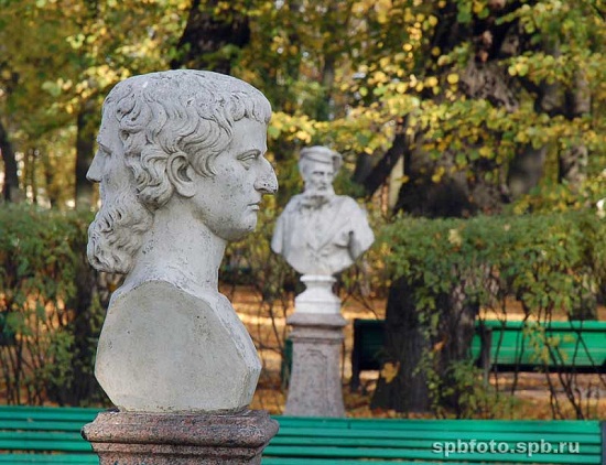 Янус двуликий. Статуя Летнего сада в Петербурге
