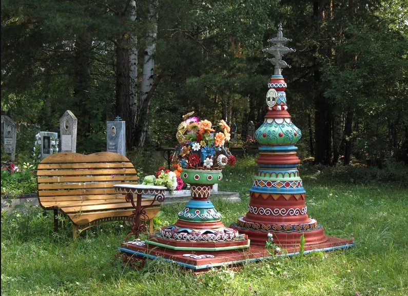 Диковинная изба кузнеца Кириллова в селе Кунара