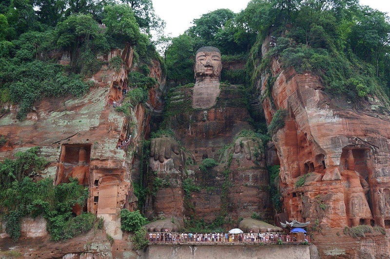 Гигантской статуе Будды в Лэшане более 1200 лет