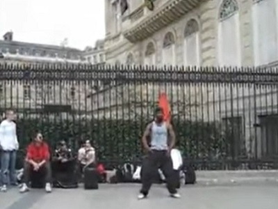 Танец на парижской улице