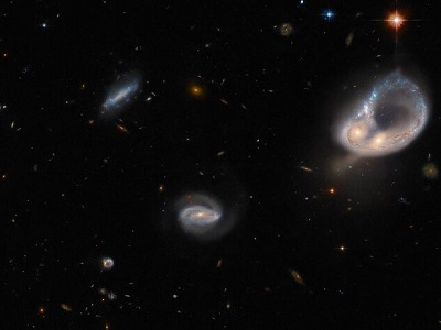 Пара сливающихся галактик на южном небосклоне