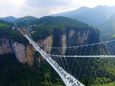 Стеклянный пешеходный мост Чжанцзяцзе (Китай)